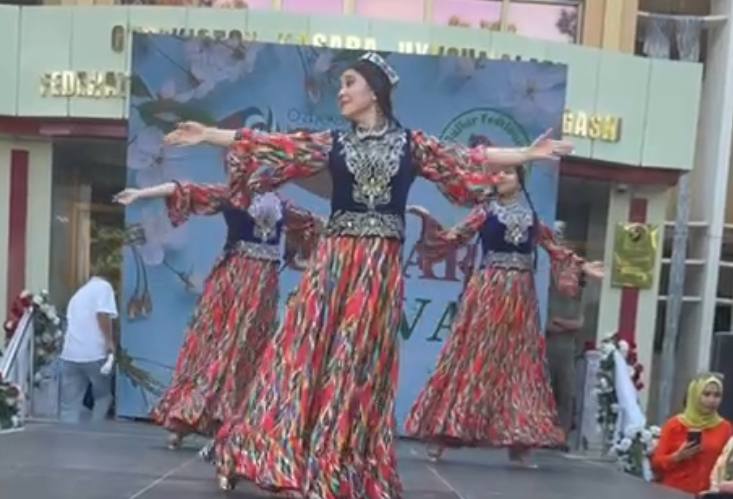 🌸 Gullar orasida - bayramona kayfiyat! 🎶🌿